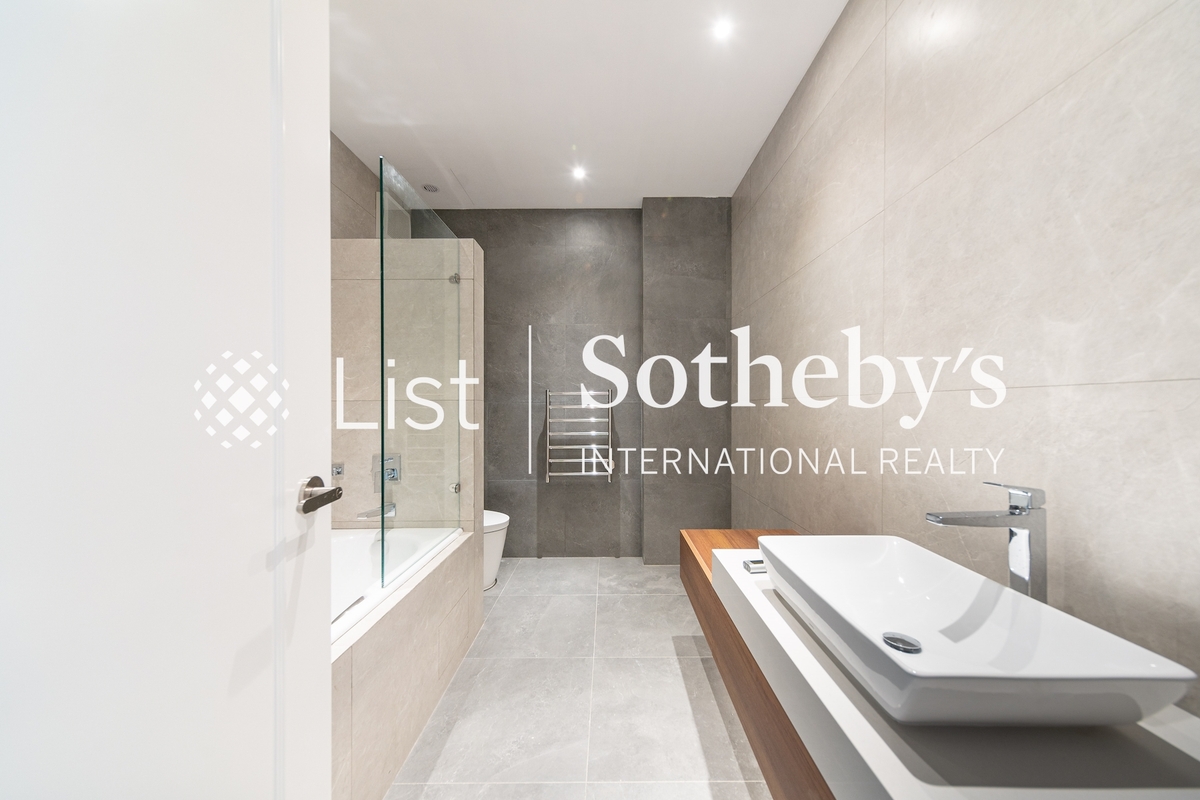 La Hacienda La Hacienda | Seond En-Suite Bathroom