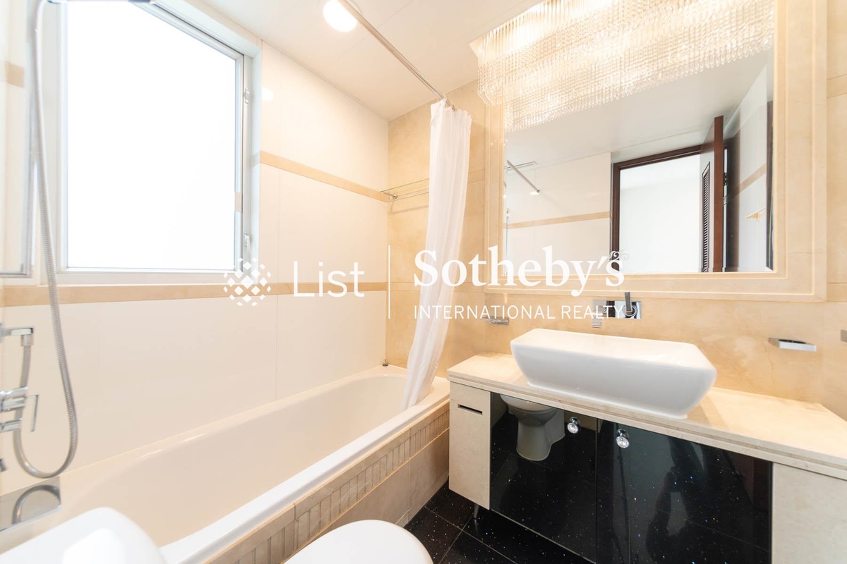 The Legend 名門 | Guest Bathroom