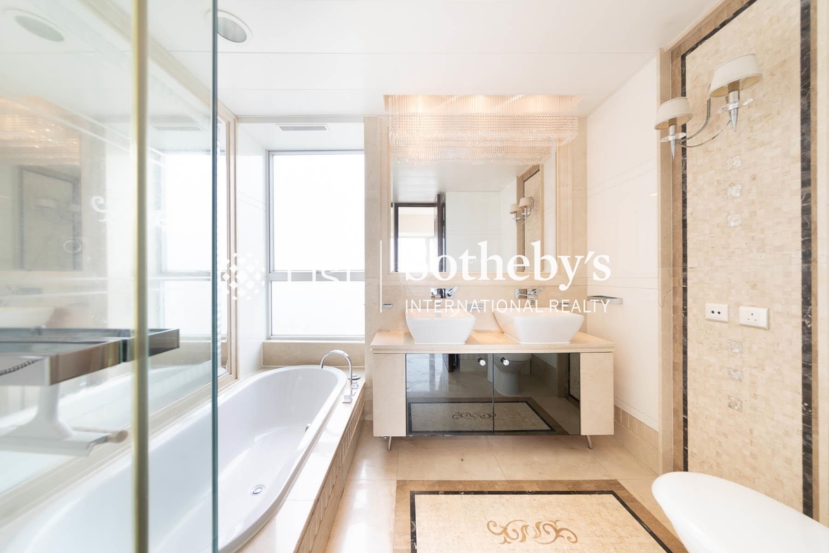 The Legend 名門 | Master Bathroom