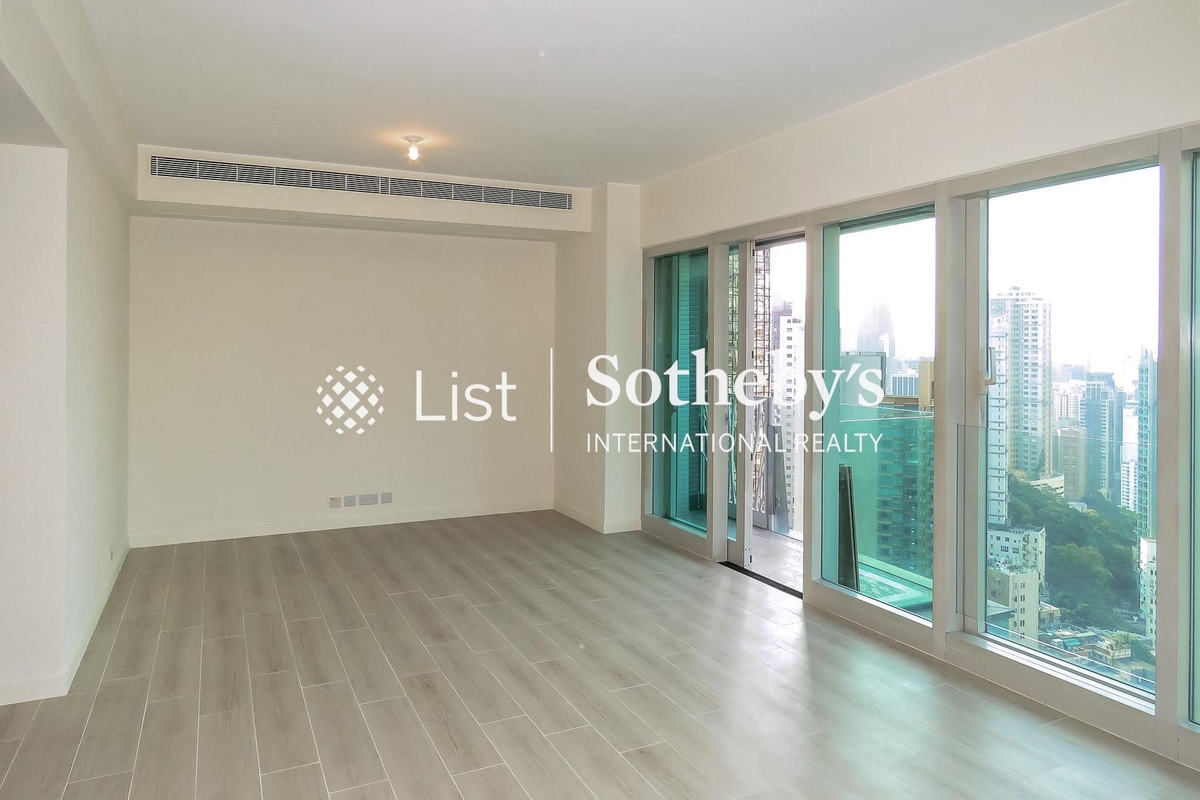 The Legend 名門 | Living and Dining Room