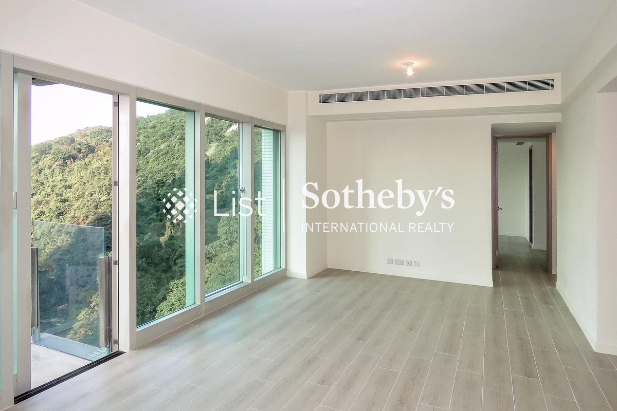 The Legend 名門 | Living and Dining Room