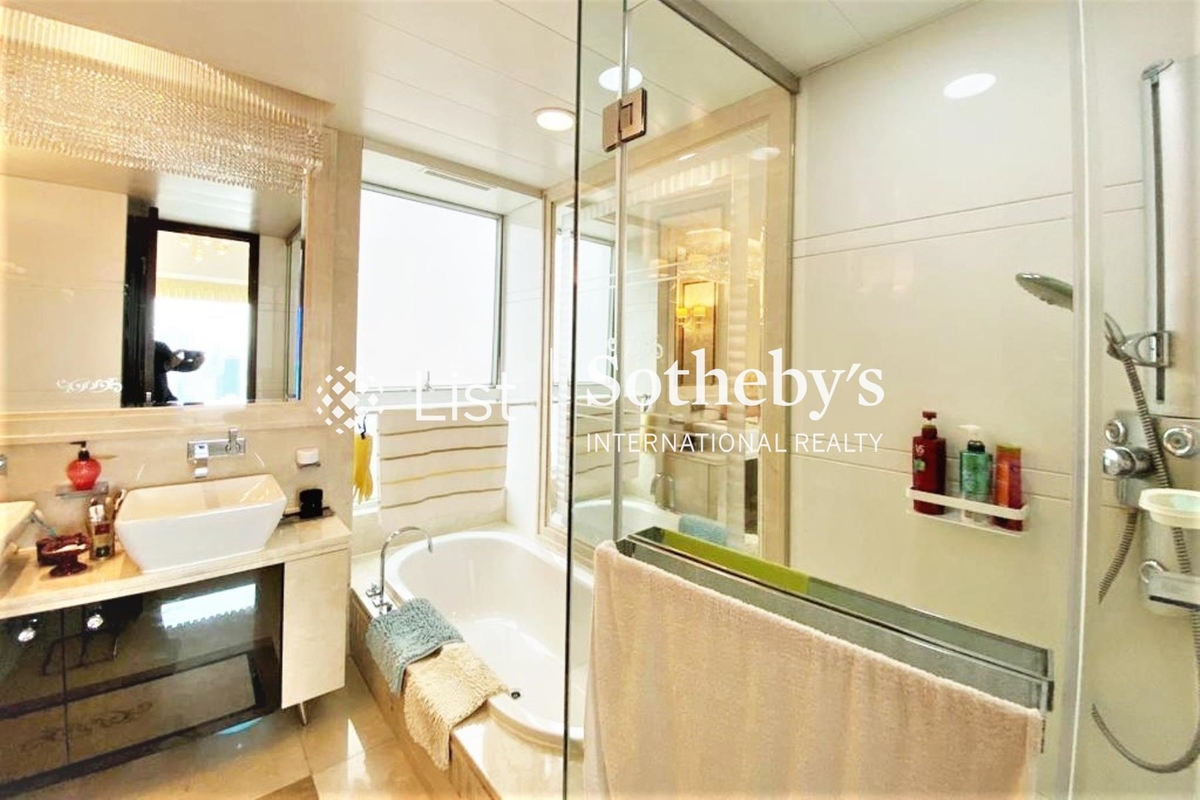 The Legend 名門 | Master Bathroom