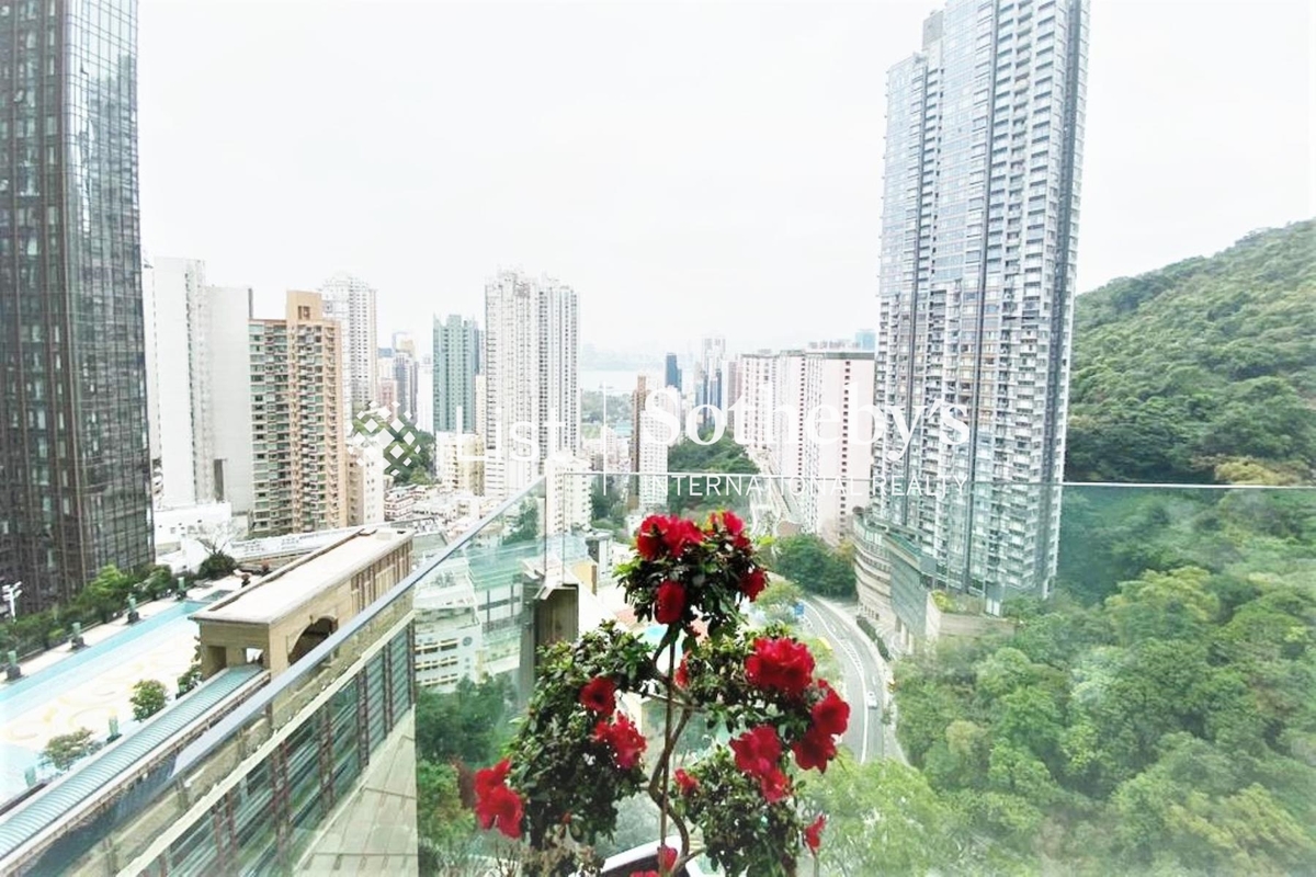 The Legend 名門 | View from Living and Dining Room