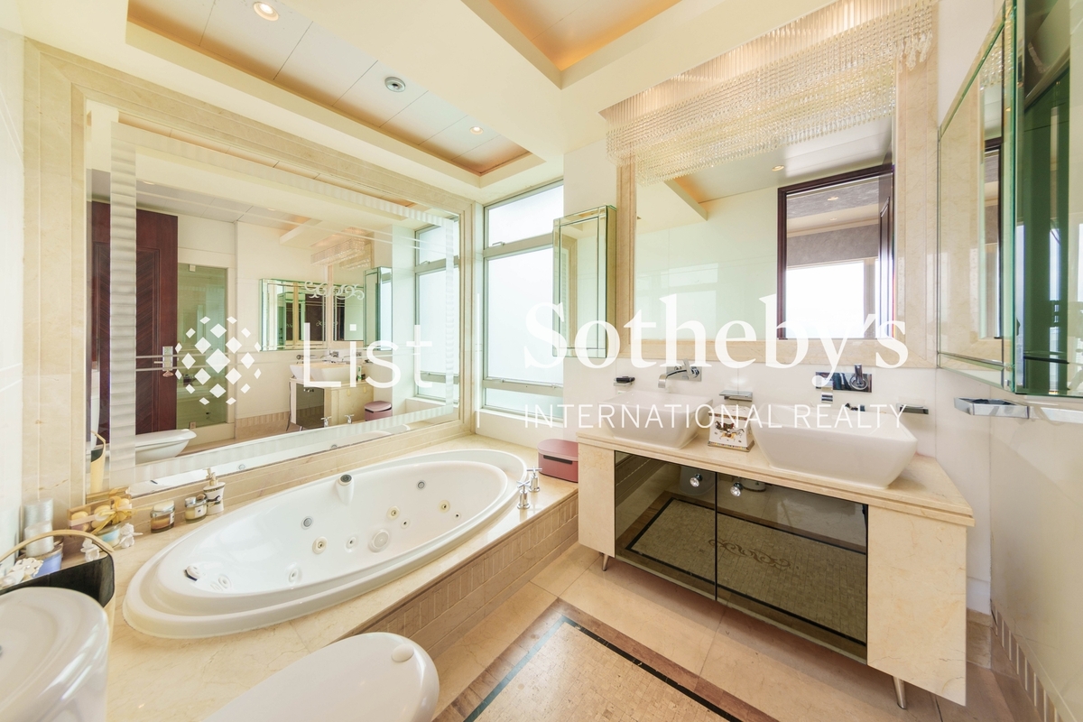 The Legend 名門 | Master Bathroom