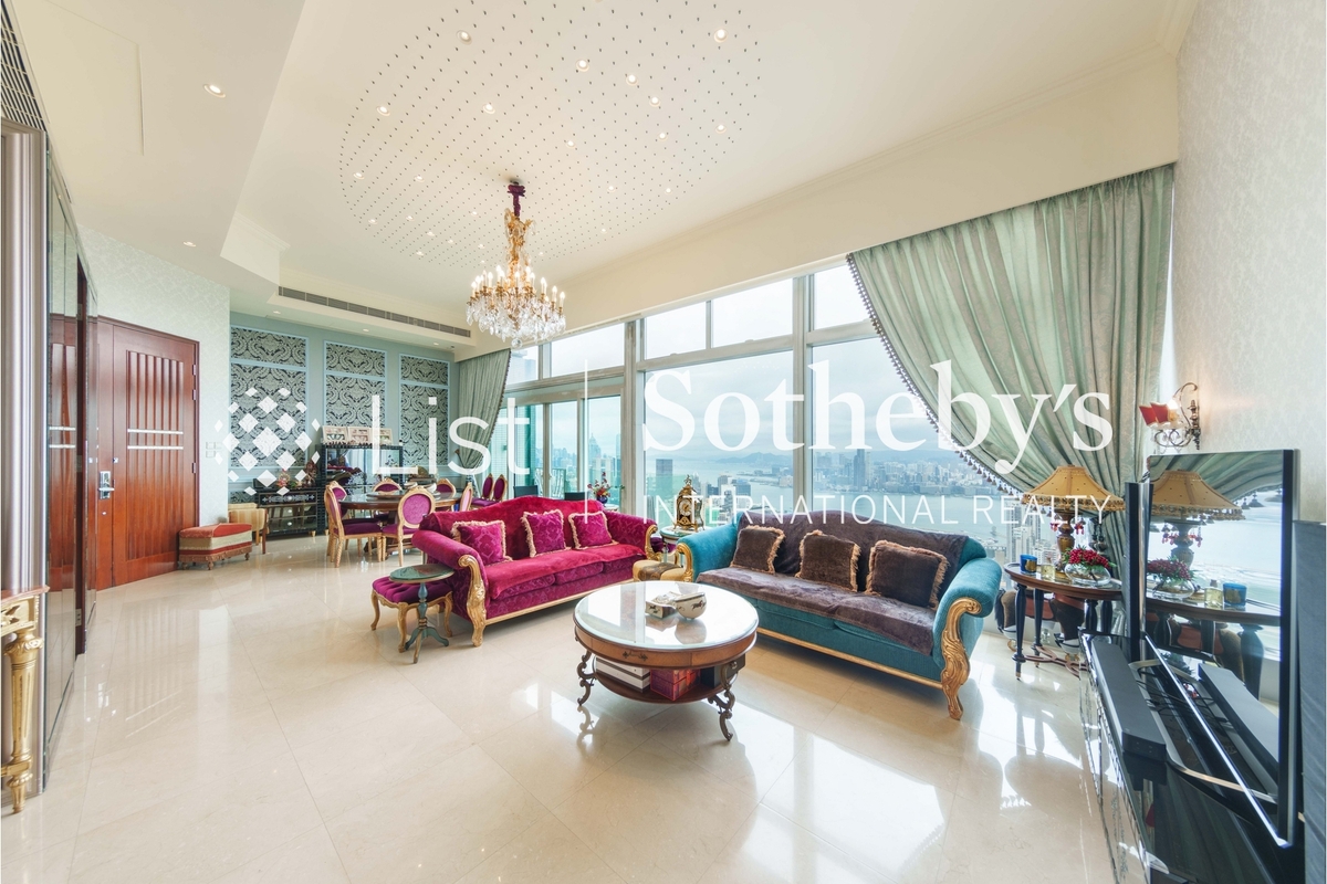 The Legend 名門 | Living and Dining Room