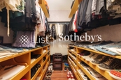 The Legend 名門 | Walk-in Closet in Master Bedroom 