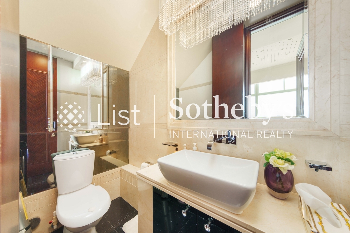 The Legend 名門 | Guest Powder Room at Living Area