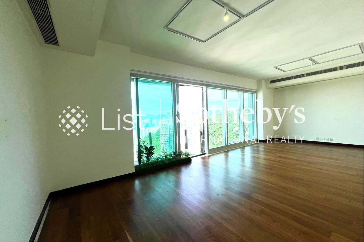 The Legend 名門 | Living and Dining Room