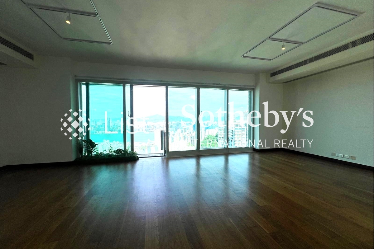 The Legend 名門 | Living and Dining Room