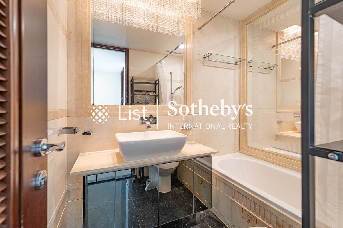 The Legend 名門 | Guest Bathroom