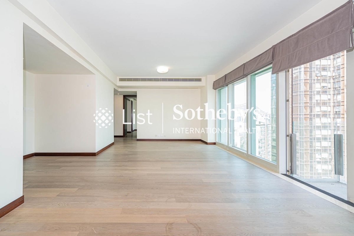 The Legend 名門 | Living and Dining Room