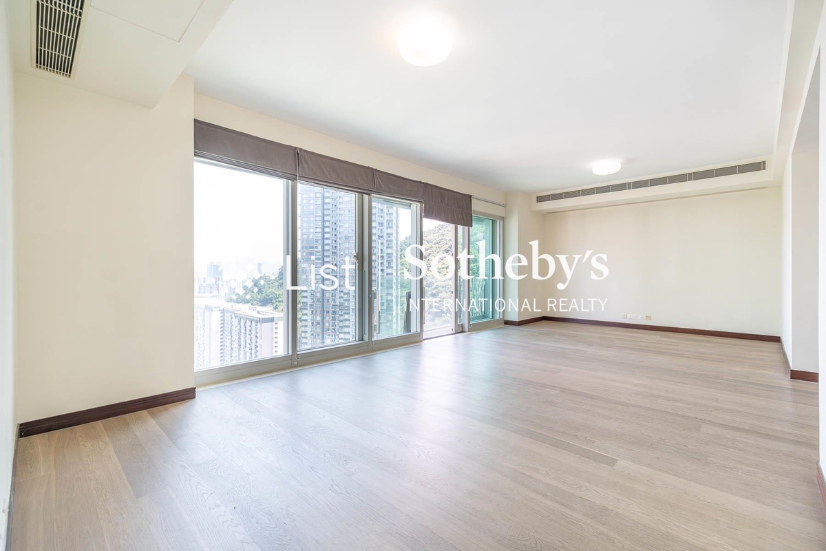 The Legend 名門 | Living and Dining Room