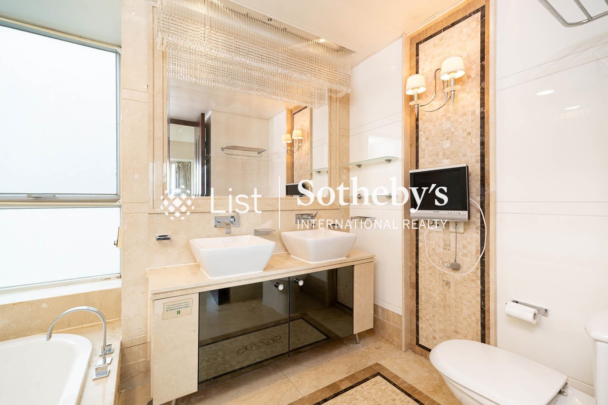 The Legend 名門 | Master Bathroom