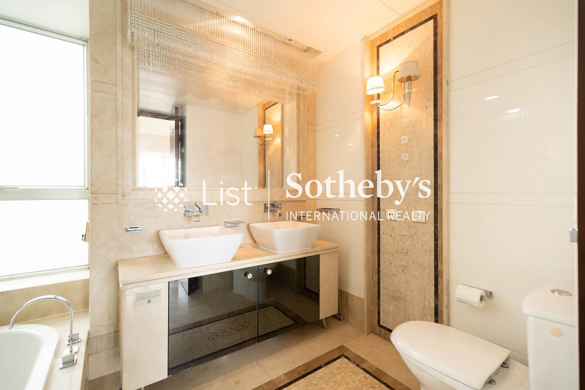 The Legend 名門 | Master Bathroom