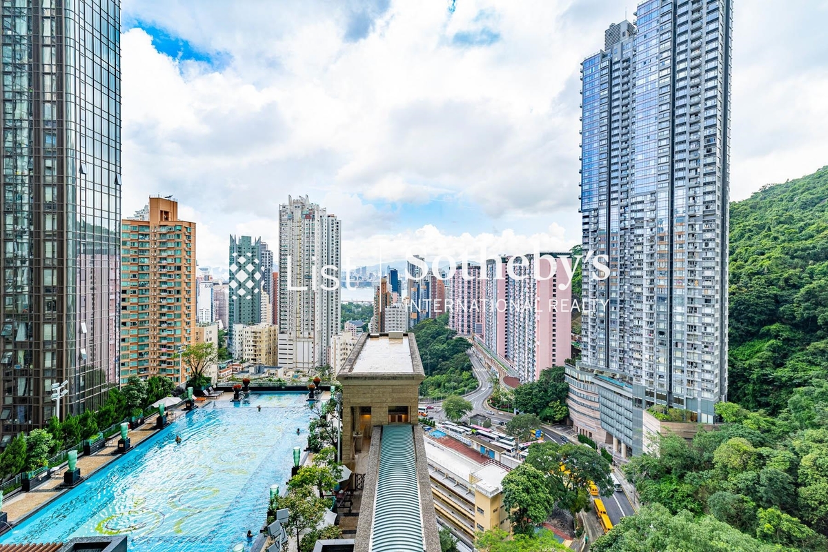 The Legend 名門 | View from Living and Dining Room