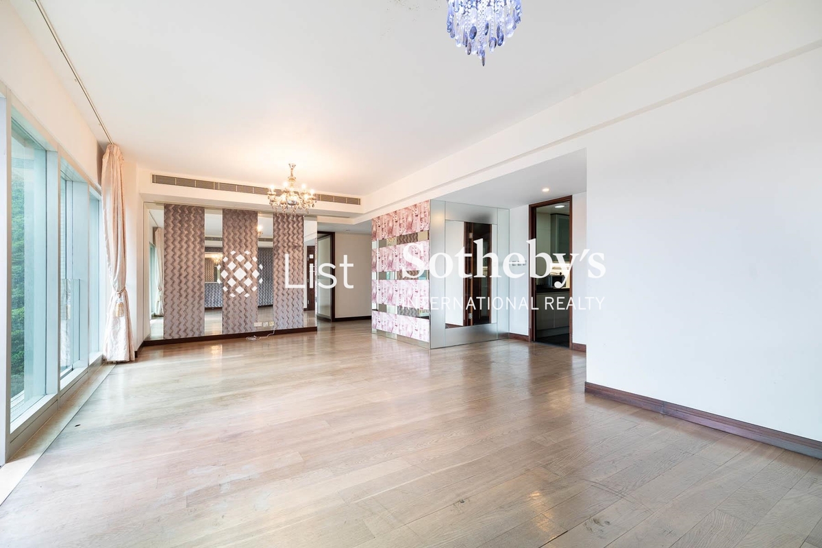 The Legend 名門 | Living and Dining Room