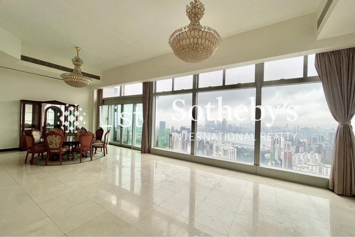 The Legend 名門 | Living and Dining Room