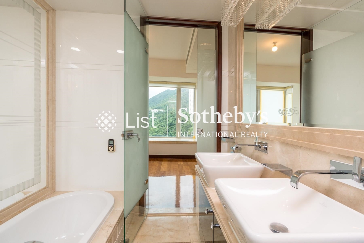 The Legend 名門 | Master Bathroom