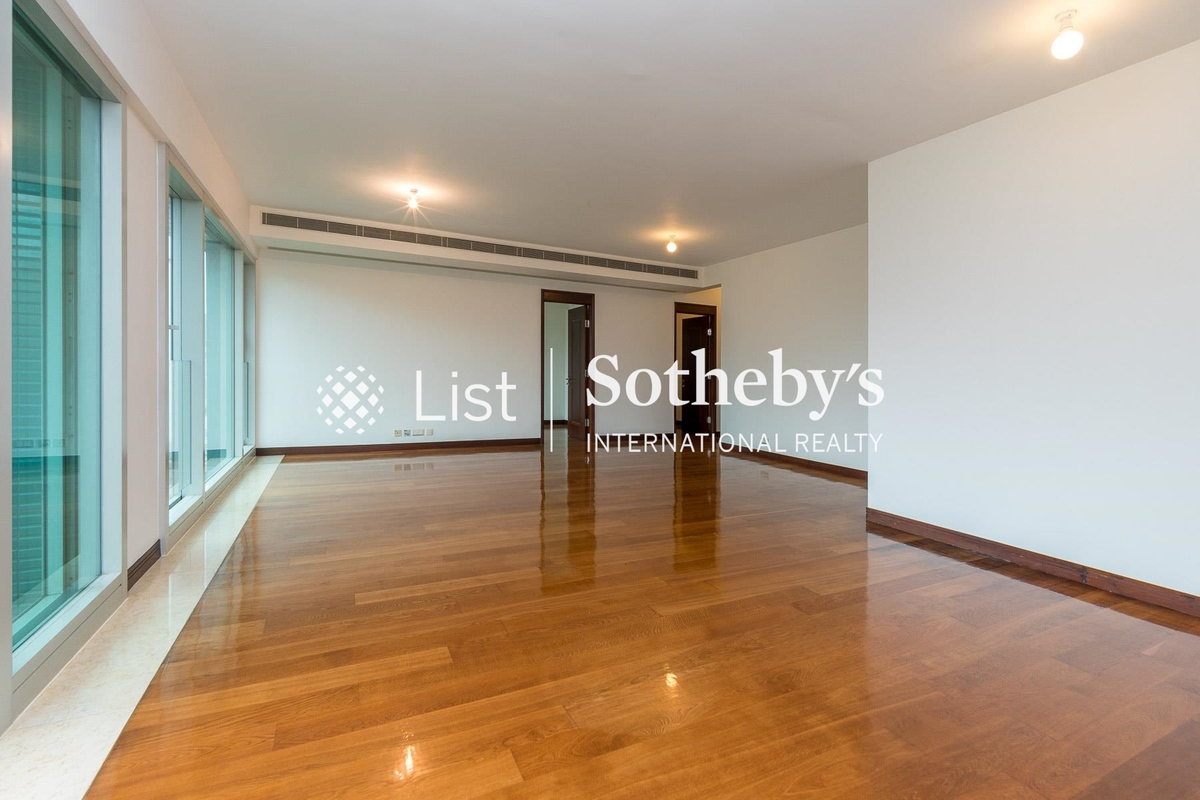 The Legend 名門 | Living and Dining Room