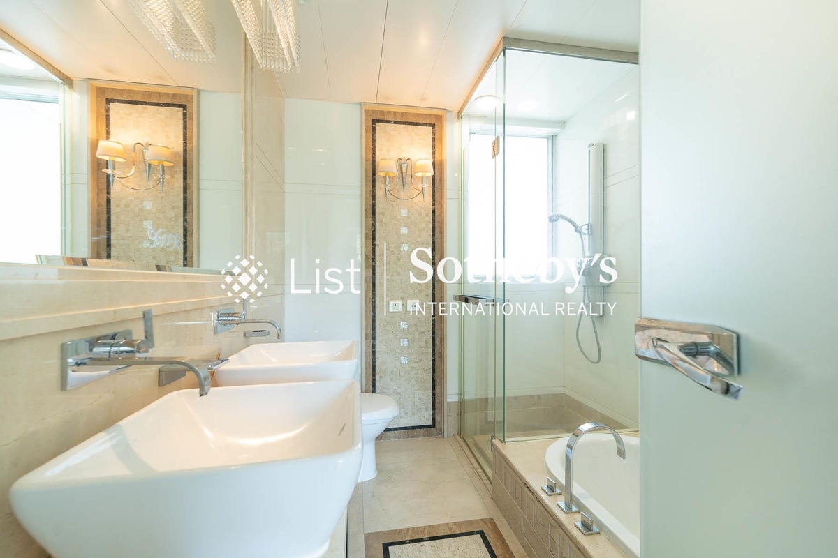 The Legend 名門 | Master Bathroom