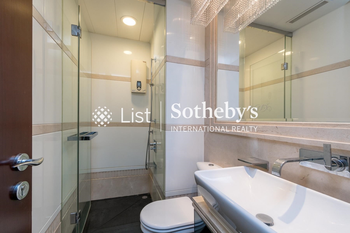 The Legend 名門 | Guest Bathroom