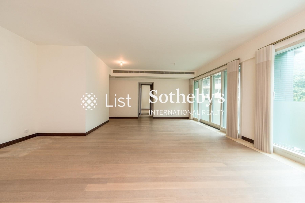 The Legend 名門 | Living and Dining Room