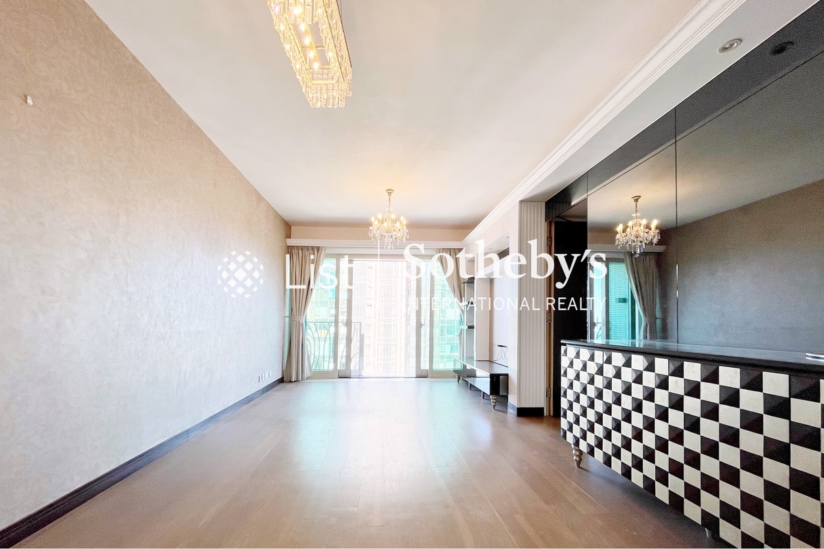 The Legend 名門 | Living and Dining Room