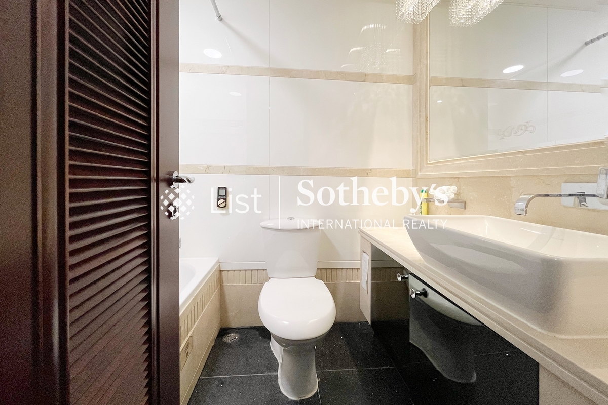 The Legend 名門 | Guest Bathroom