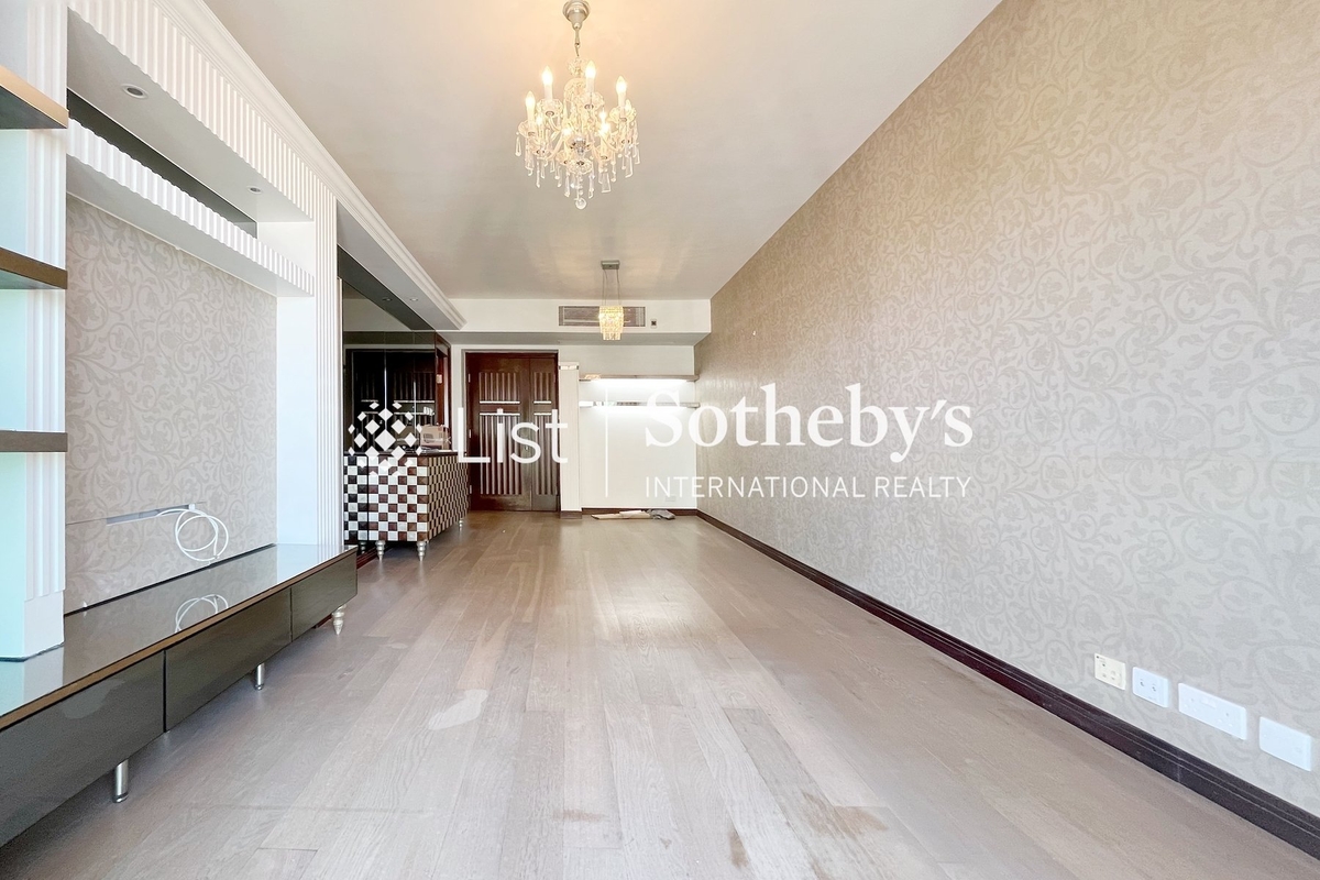 The Legend 名門 | Living and Dining Room