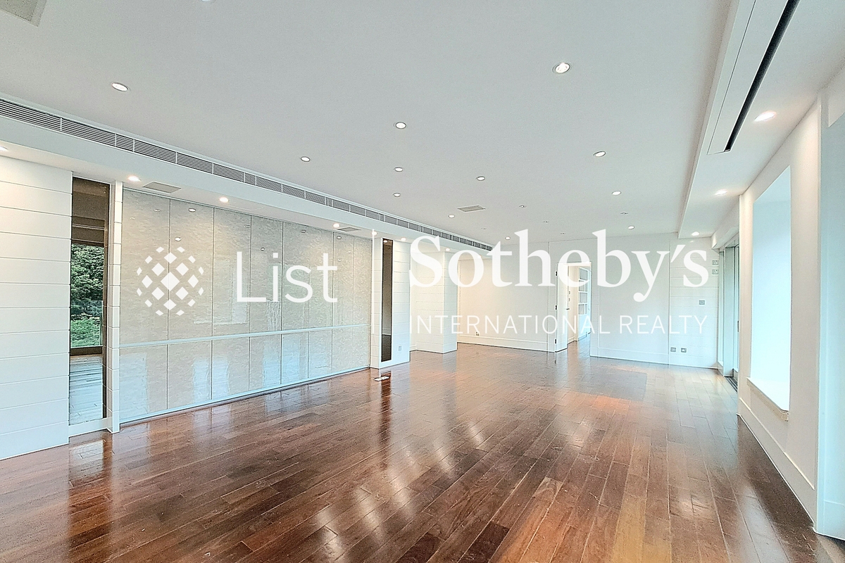 The Legend 名門 | Living and Dining Room