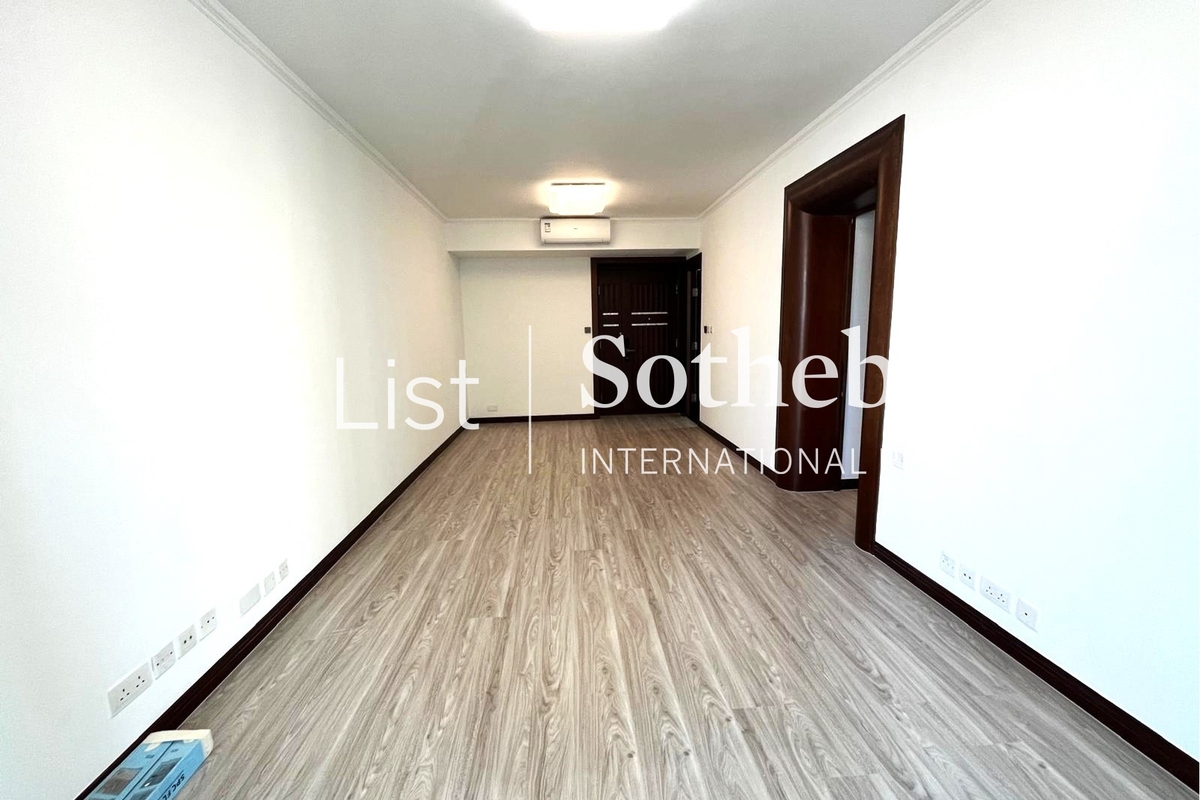 The Legend 名門 | Living and Dining Room