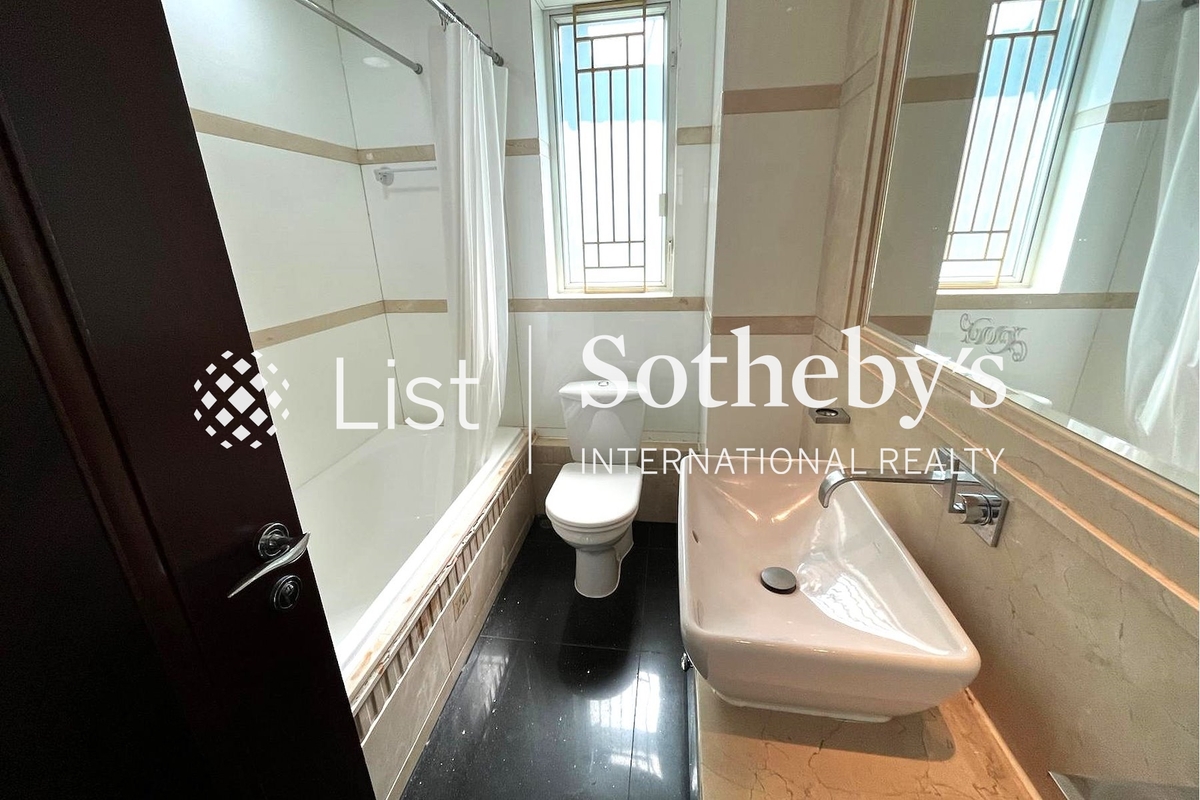 The Legend 名門 | Guest Bathroom