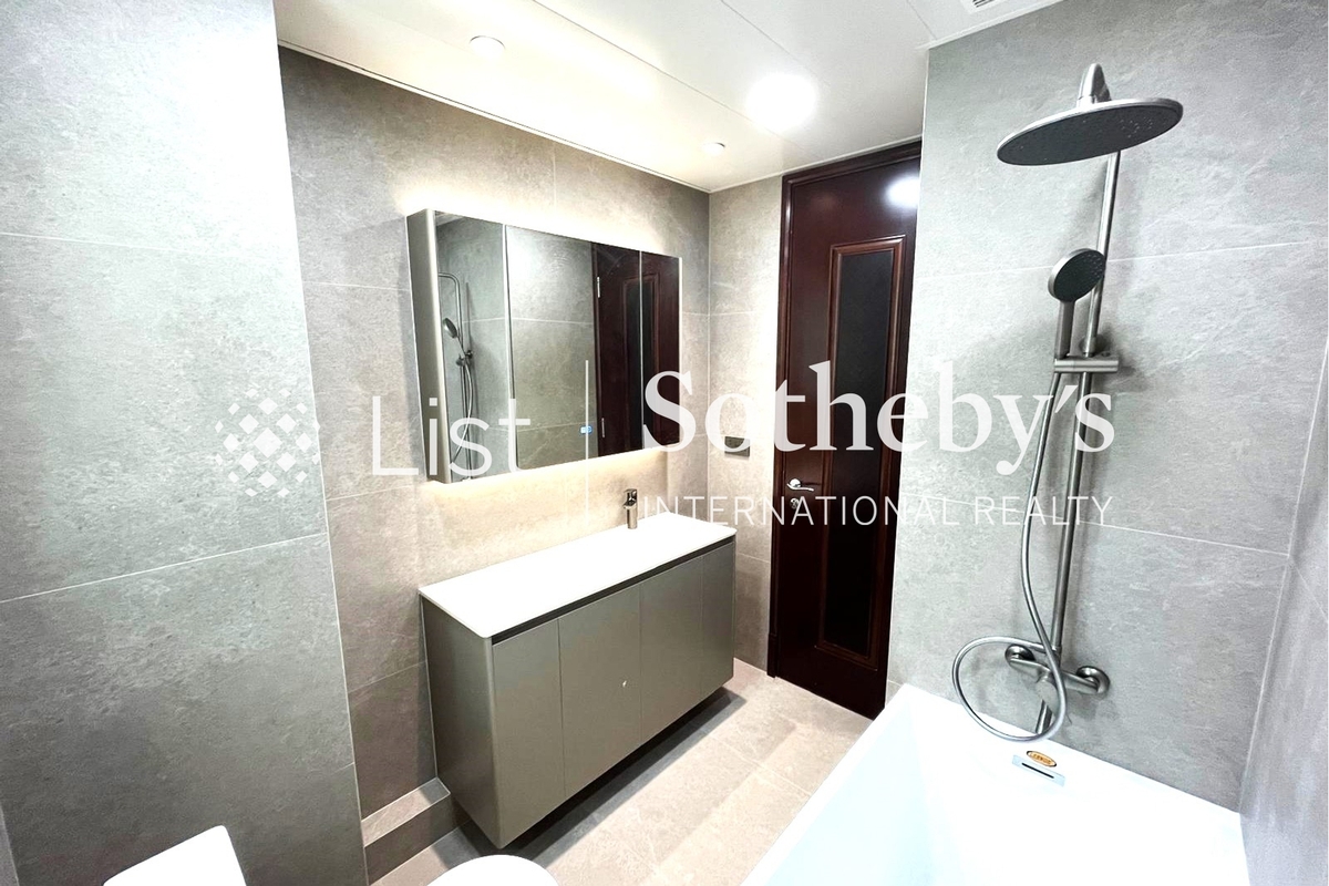 The Legend 名門 | Master Bathroom