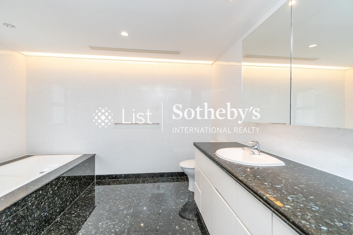 Mount Austin Estate 山景花園別墅 | Guest Bathroom