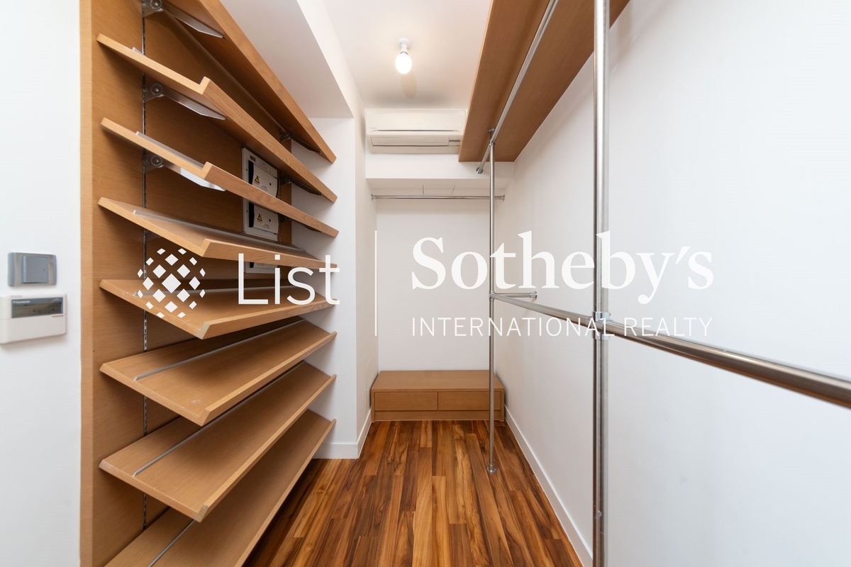 Mount Austin Estate 山景花园别墅 | Walk-in Closet in Master Bedroom 