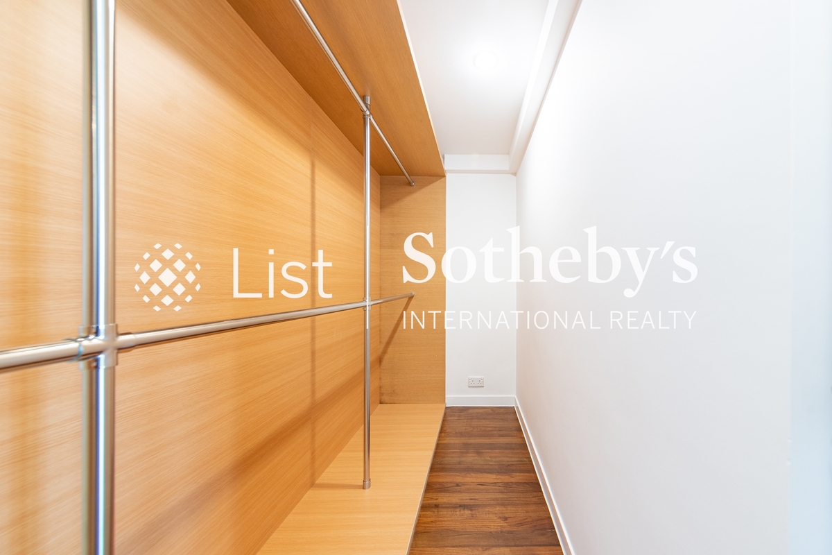 Mount Austin Estate 山景花园别墅 | Walk-in Closet in Master Bedroom 