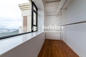 No. 21 Coombe Road 甘道 21 号 | Walk-in Closet in Master Bedroom