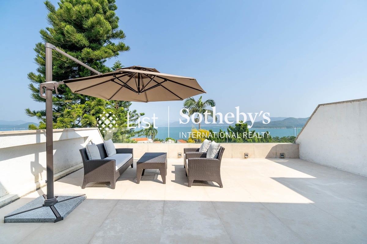 The Riviera 滿湖花園 | Private Terrace off Living Room