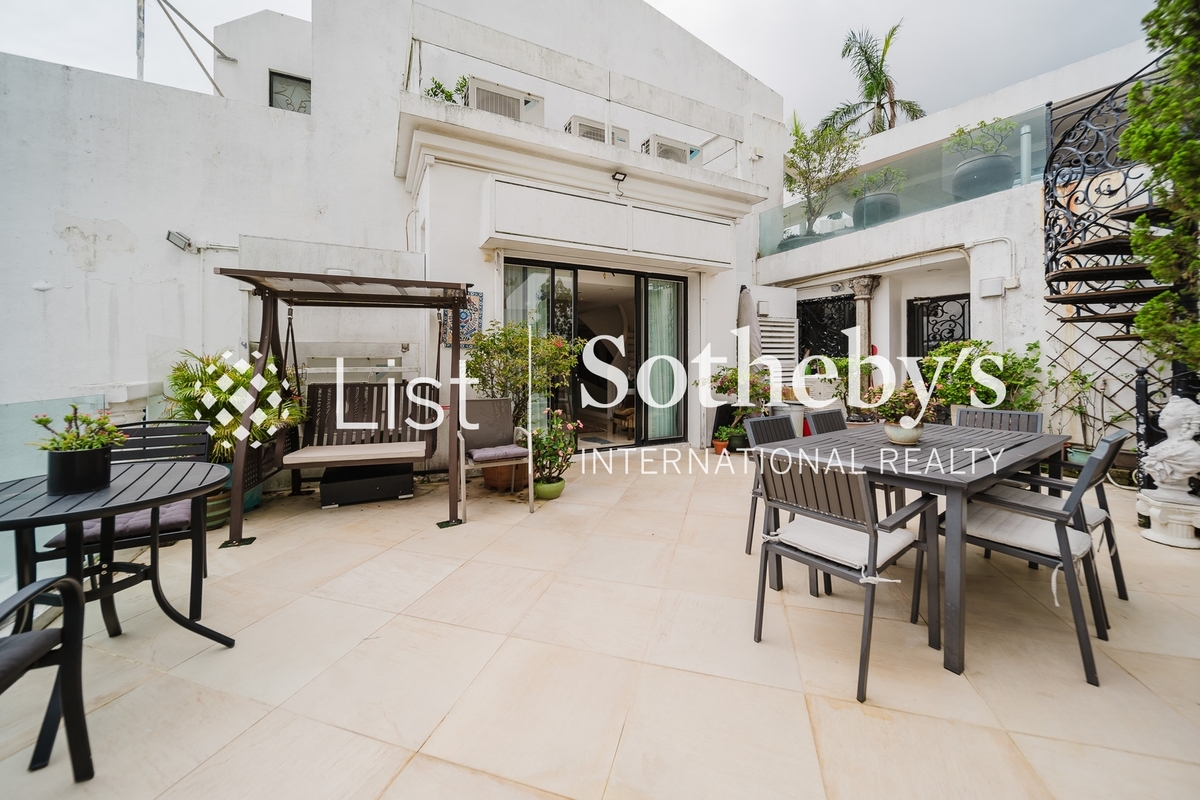 The Riviera 滿湖花園 | Private Terrace off Dining Room