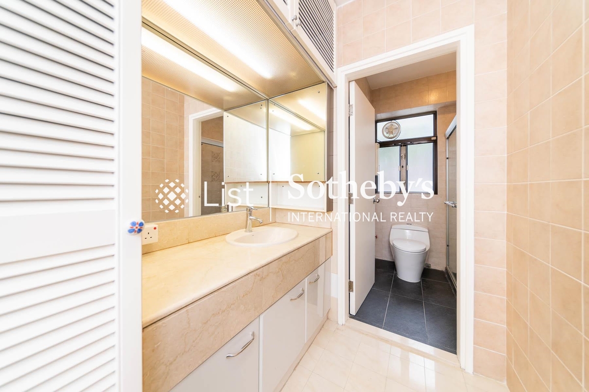 The Riviera 滿湖花園 | Master Bathroom