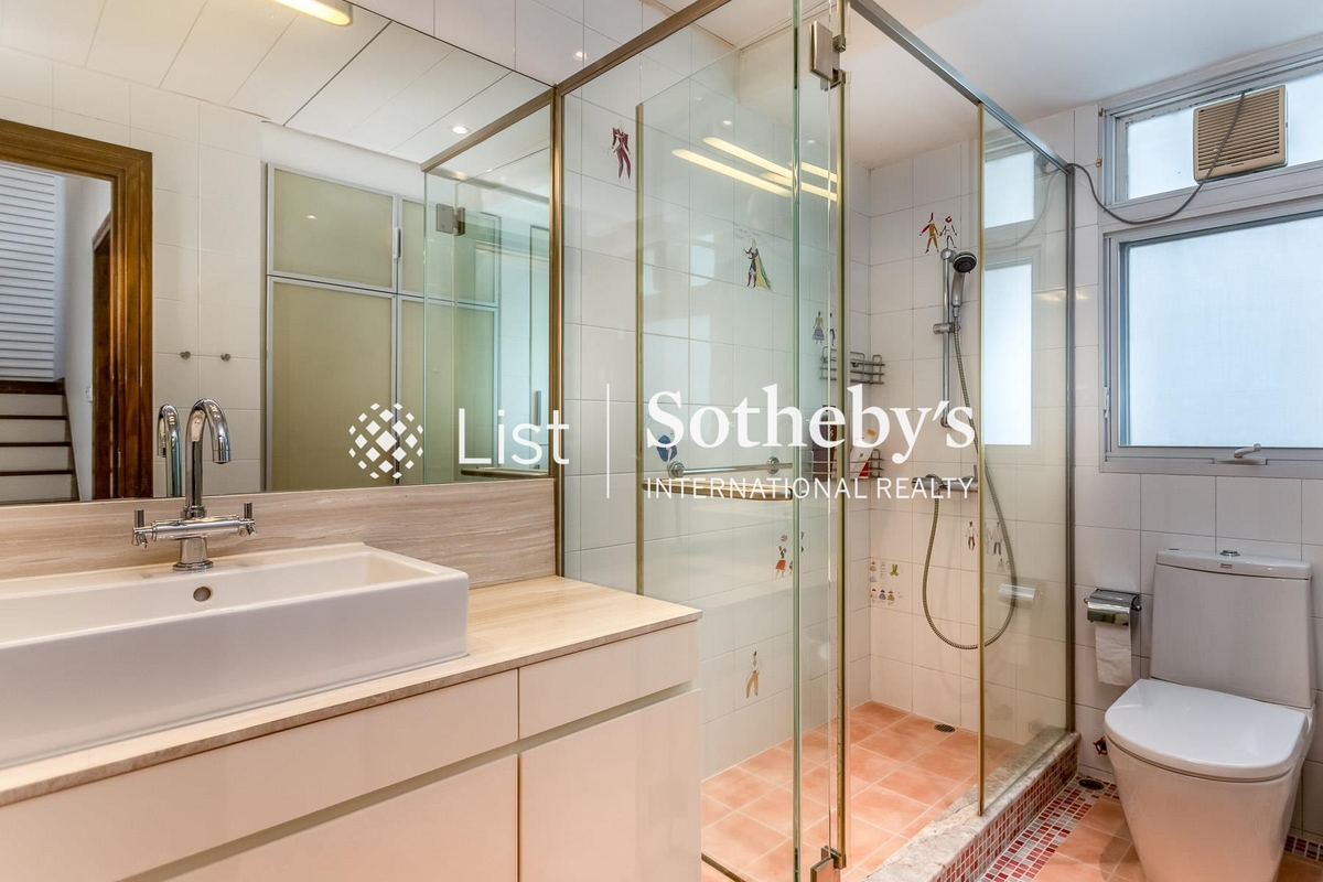 The Riviera 滿湖花園 | Guest Bathroom