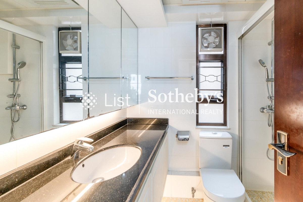 Park View Court 恒柏園 | Guest Bathroom