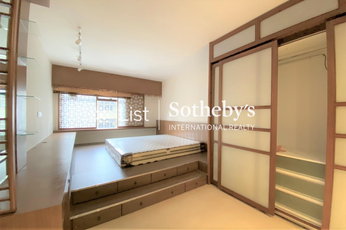 Park View Court 恒柏園 | Built-in Wardrobe in Master Bedroom