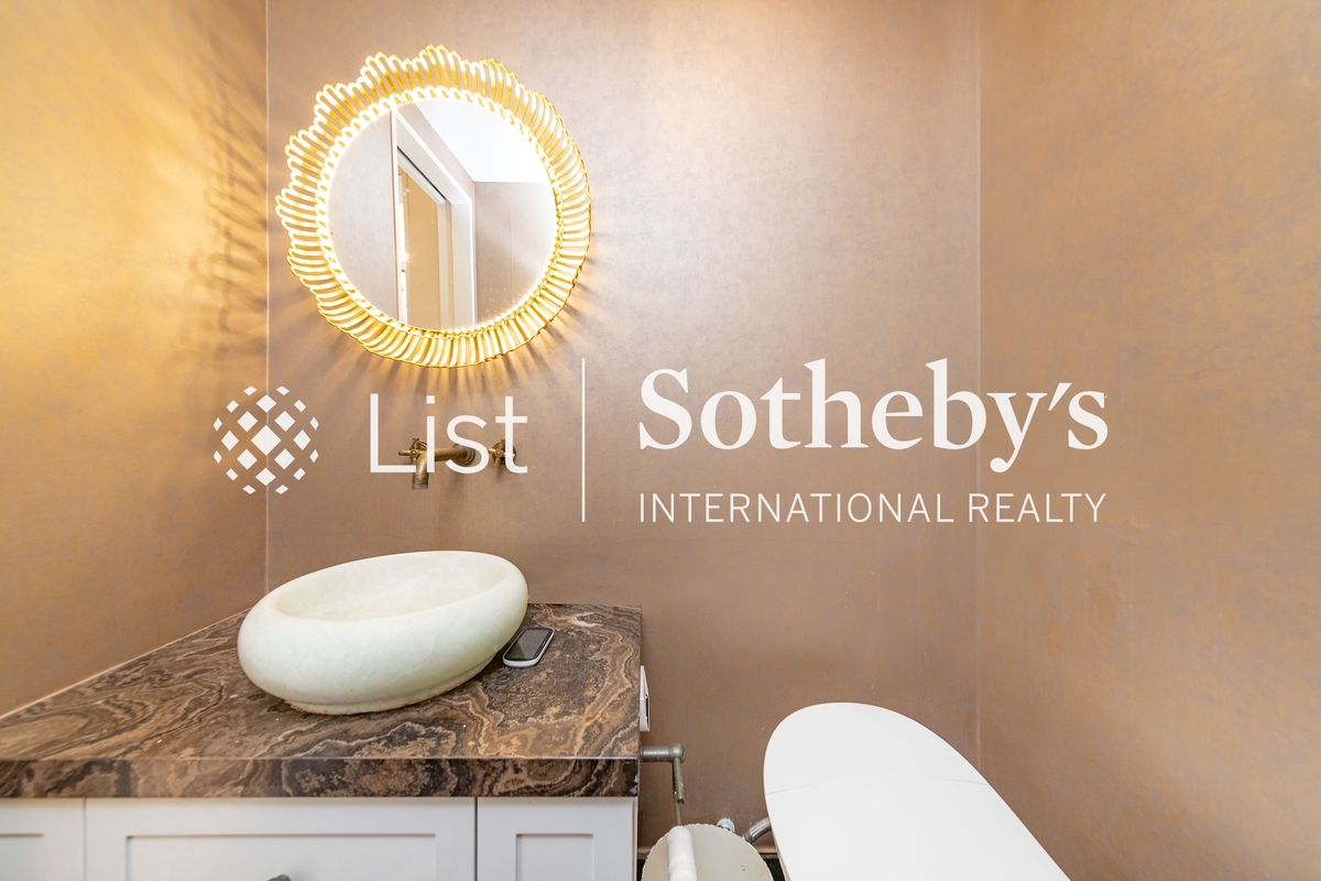 1 Shouson Hill Road East 壽臣山道東1號 | Guest Powder Room