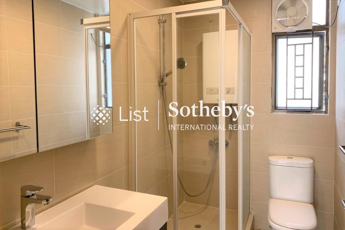 Sun & Moon Building 日月大廈 | Guest Bathroom