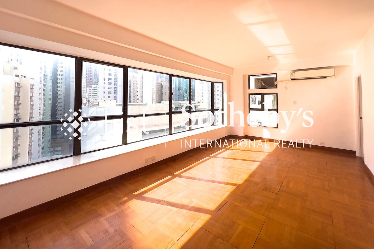 Sun & Moon Building 日月大廈 | Living and Dining Room