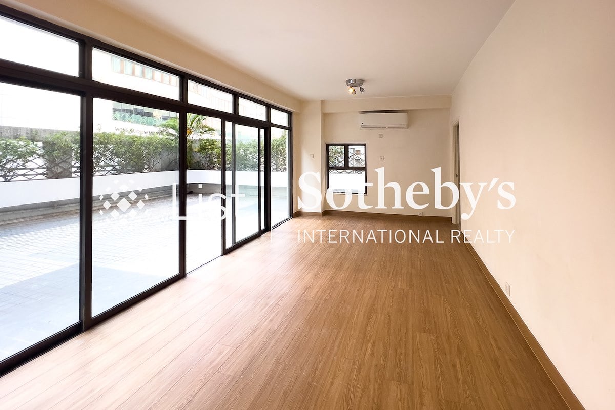 Sun & Moon Building 日月大廈 | Living and Dining Room