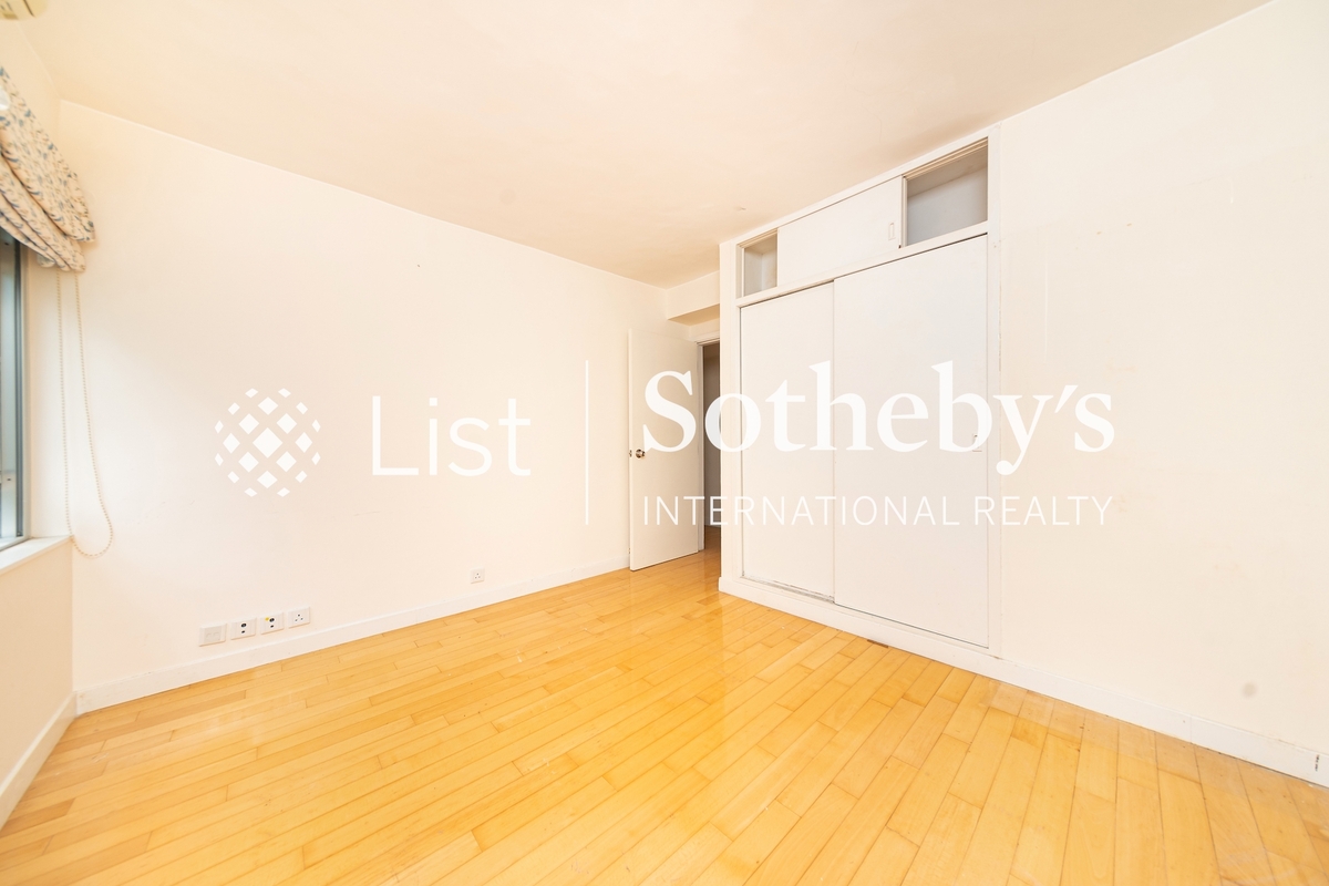 Unicorn Gardens 麒麟阁 | Built-in Wardrobe in Second Bedroom 