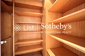 Unicorn Gardens 麒麟閣 | Walk-in Closet in Master Bedroom 