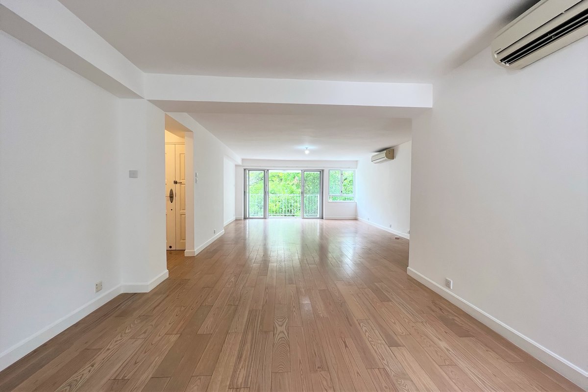 Unicorn Gardens 麒麟閣 | Living and Dining Room